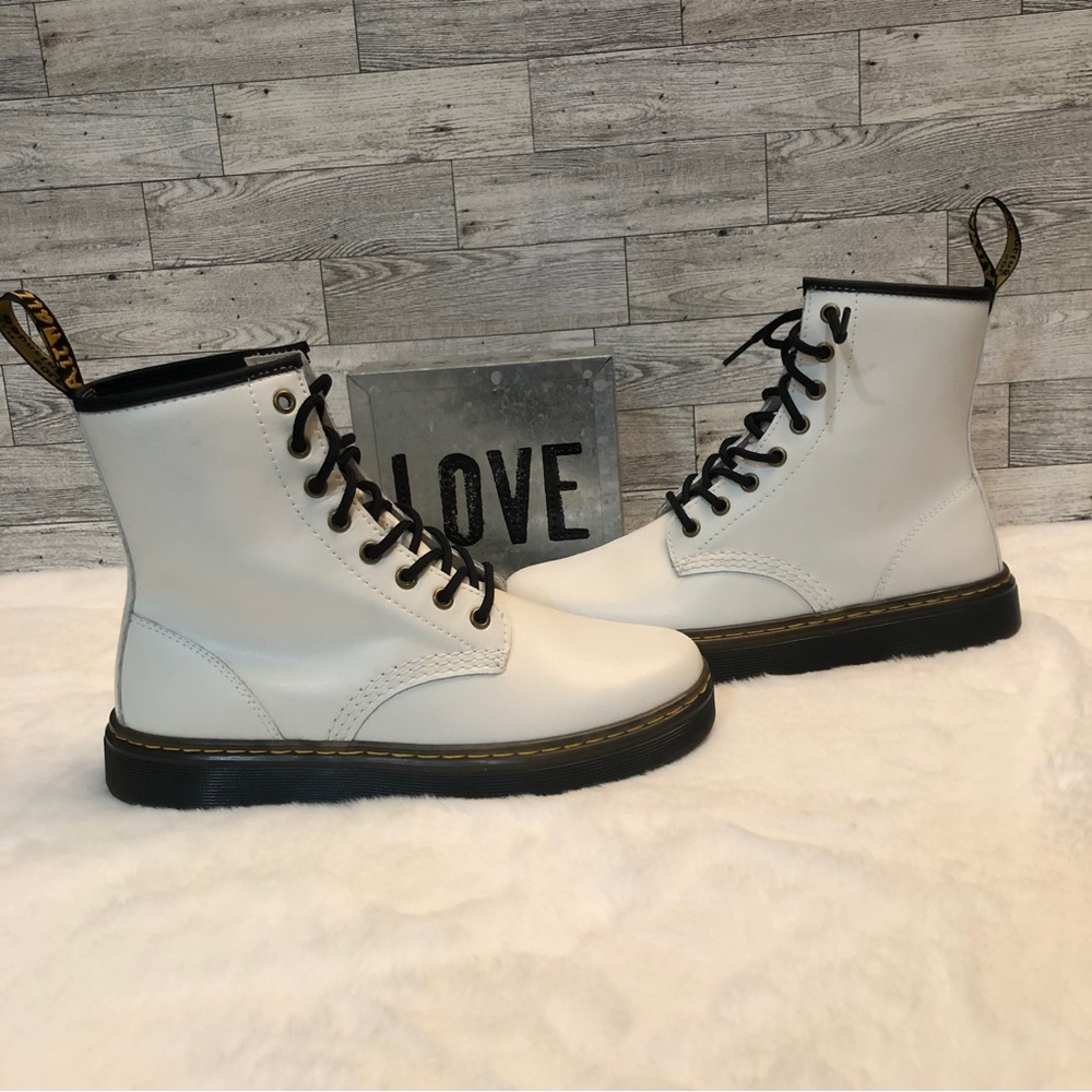 Dr. Martens white leather combat boot unisex women’s  9 | Men’s  8 ZAVALA NWT.